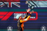 Britský pilot stáje McLaren Lando Norris slaví první vítězství ve Velké ceně Formule 1
