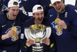 Slavit titul hokejových mistrů světa se podařilo Finsku, Švédsku i Československu
