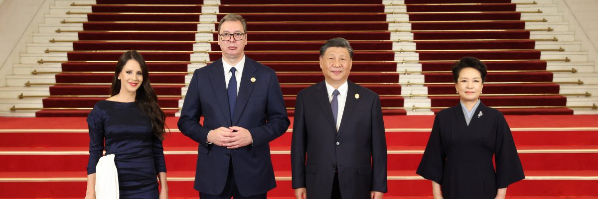 Srbský prezident Vučić a čínský prezident Si Ťin-pching s manželkami na fóru k projektu Hedvábné stezky