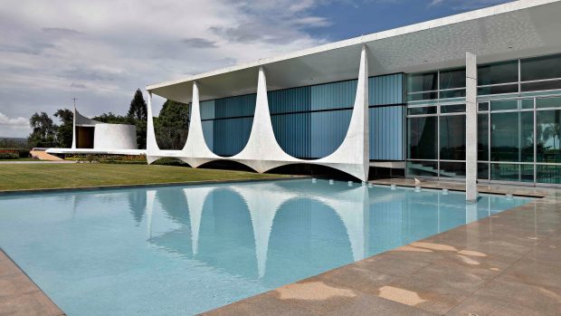 Levitující oblouky prezidentského paláce od Oscara Niemeyera jsou symbolem hlavního města Brasílie