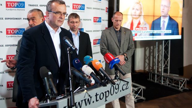 Miroslav Kalousek společně s lídry strany na tiskové konferenci TOP 09 k průběžným výsledkům voleb.