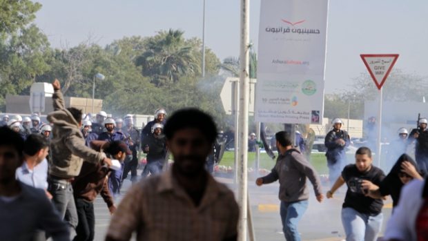 Proti režimu se začínají bouřit i lidé v Bahrajnu