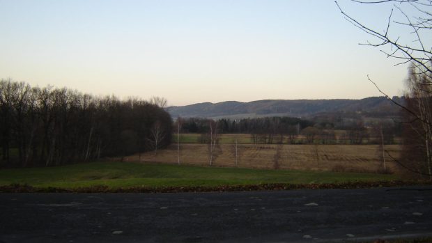 Pohled na Železné hory od osady Hranice