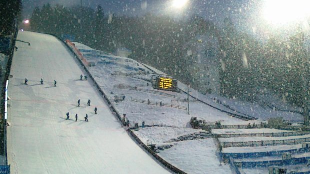 Kvalifikace na závěrečný díl Turné čtyř můstků v Bischofshofenu byla kvůli silnému větru a sněžení přeložena na pátek