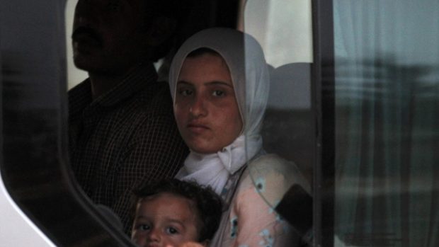 Syrští uprchlíci přijíždějí do Turecka