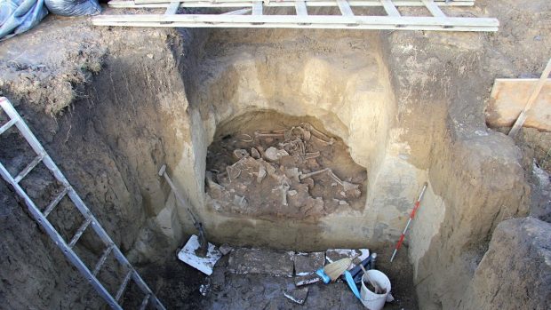 Unikátní rituální hrob nalezený na soukromé zahradě v Kunovicích