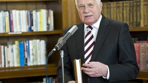 Václav Klaus na tiskové konferenci na které uvedl knihu Rok desátý