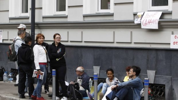 Příznivci organizace Za lidská práva se shromáždili před její moskevskou kanceláří