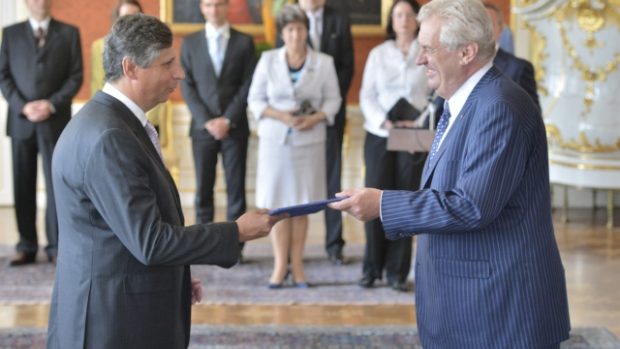 Prezident republiky Miloš Zeman jmenoval v Praze ministrem financí Jana Fischera. Fischer bude zároveň místopředsedou vlády