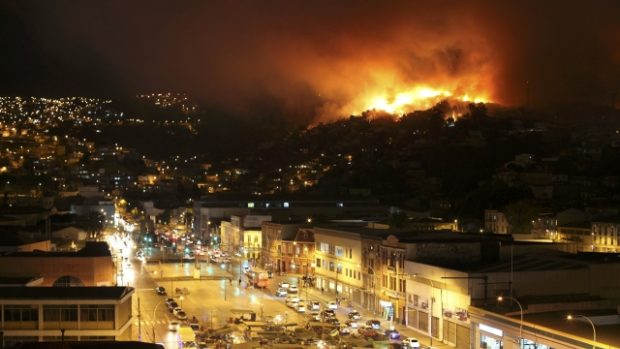 Požár zničil v chilském Valparaísu na 500 domů