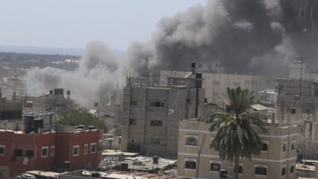 Izraelské letectvo pokračovalo v náletech na palestinské město Rafáh