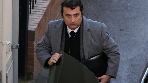Francesco Schettino při příchodu k soudu