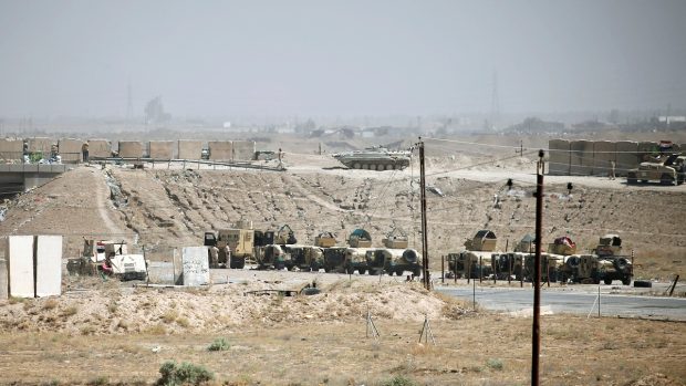 Vozidla irácké armády ve Fallúdže