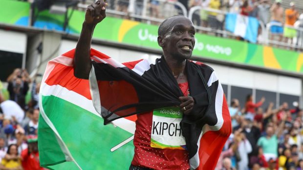 Olympijský maraton vyhrál Eliud Kipchoge jako druhý Keňan v historii
