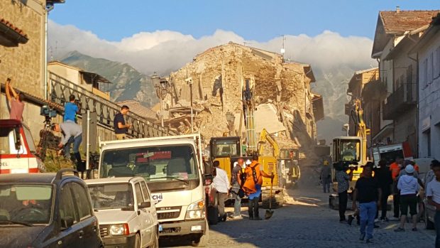Historická obec Amatrice po ničivém zemětřesení, které udeřilo ve střední Itálii