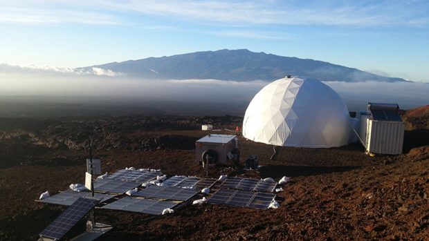 Experiment pojmenovaný HI-SEAS simuloval kamennou, nehostinnou krajinu Marsu na úpatí sopky na Havaji