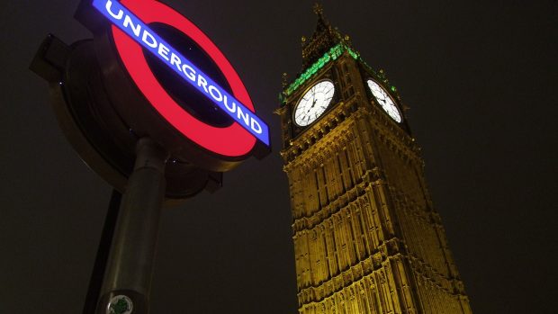 Londýnská radnice chce obyvatele motivovat k procházkám, spíš než k jízdě metrem