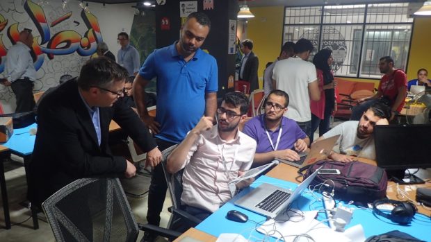 Mezi mladými Palestinci roste počet lidí, kteří se živí programováním