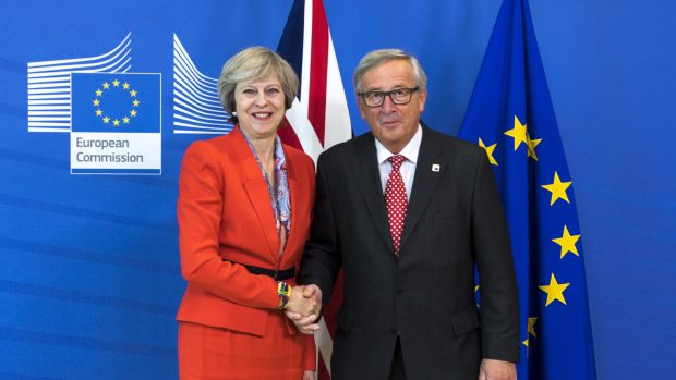 Britská premiérka Theresa Mayová a předseda Evropské komise Jean-Claude Juncker.