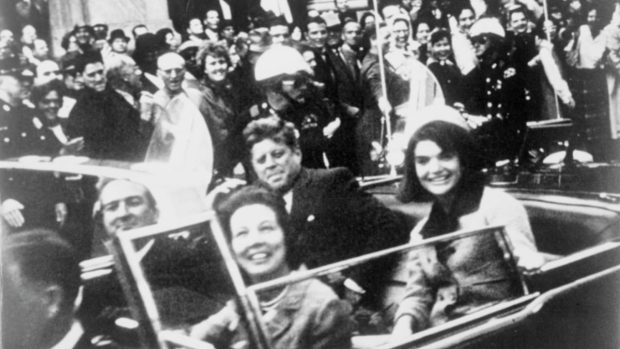 Prezident Kennedy vteřiny před atentátem v Dallasu v roce 1963