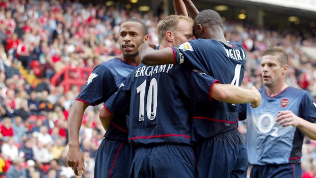 (Zleva) Thierry Henry, Dennis Bergkamp a Patrick Vieira