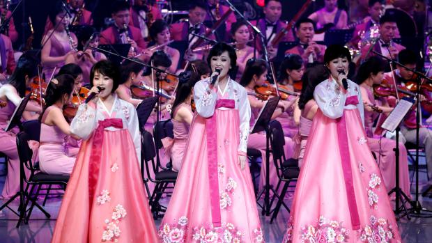 Kulturní vystoupení severokorejského souboru Samdžjon