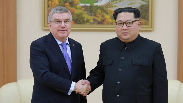 Předseda MOV Thomas Bach s vůdcem Severní Koreje Kim Čong-unem
