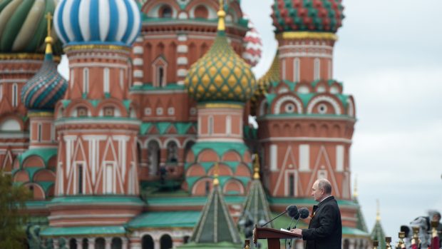 Ruský prezident Vladimir Putin na slavnostní vojenské přehlídce u příležitosti 76. výročí vítězství nad nacistickým Německem