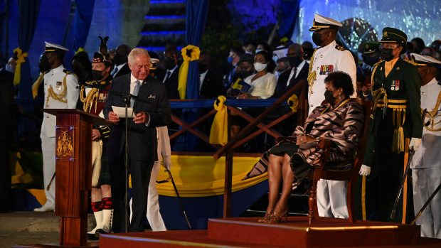 Inaugurace první prezidenty Barbadosu Sandry Masonové