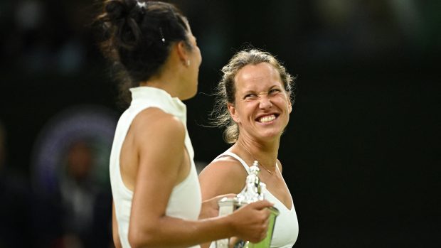 Barbora Strýcová má důvod k radosti, protože na Wimbledonu dokázala po mateřské pauze znovu ovládnout čtyřhru