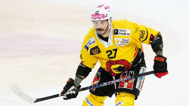 Hokejový útočník Martin Frk v dresu švýcarského Bernu