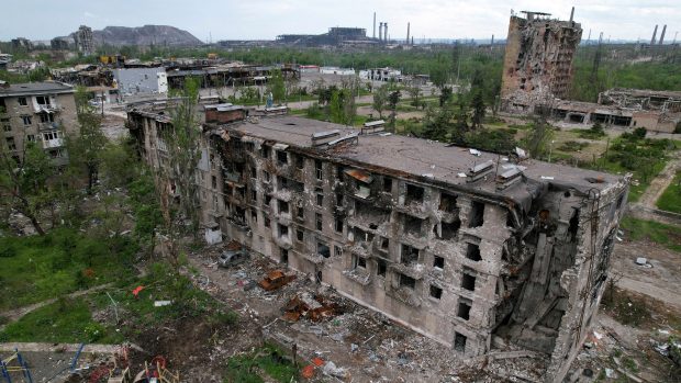 Zničené budovy ve městě Mariupol (fotografie z 22. května 2022)