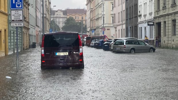 Ve středu dorazily před 18. hodinou do Prahy silné bouřky