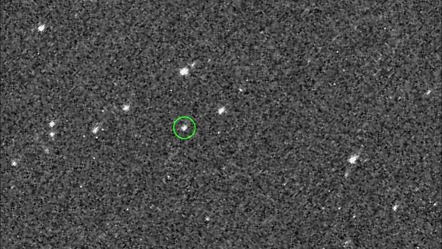 Sonda OSIRIS-Rex americké vesmírné agentury NASA poslala svůj první snímek planetky Bennu, která je cílem její mise.