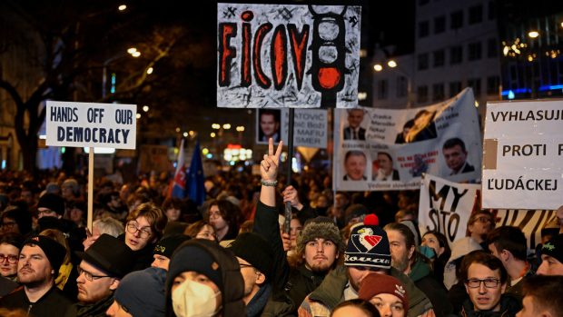 V Bratislavě protestovalo 30 tisíc lidí