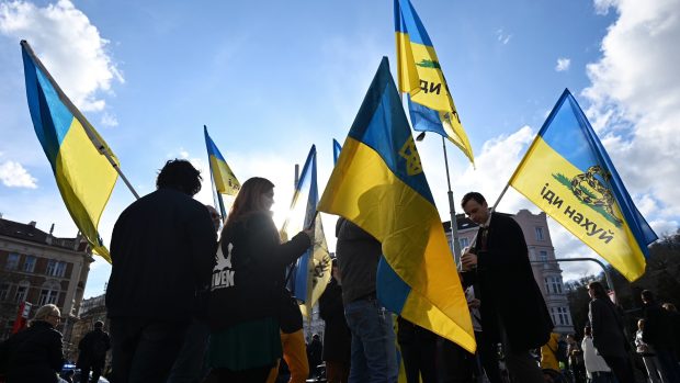 Pochodu na podporu Ukrajiny se v Praze účastnily stovky lidí