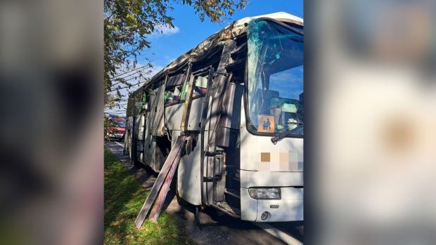 Nehoda autobusu s českými turisty u obce Dolný Bar