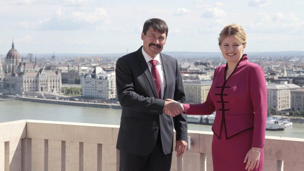 Slovenská prezidentka Zuzana Čaputová v Budapešti s maďarským prezidentem Jánosem Áderem