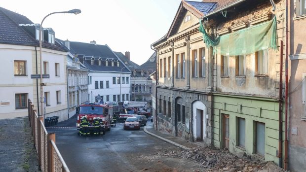 V České Lípě se zřítila část domu.