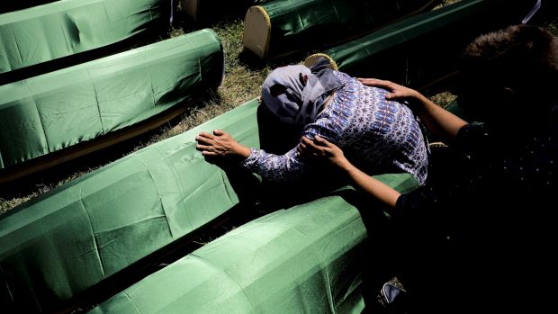 Podle údajů OSN bylo za války v Bosně v letech 1992-1995 vystaveno sexuálnímu násilí nejméně 20 000 žen. V bojích zemřelo na 100 000 lidí