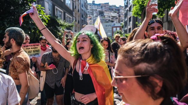 Průvod hrdosti LGBTQ lidí v Istanbulu v roce 2022
