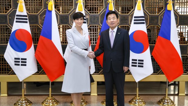 Markéta Pekarová Adamová a předseda jihokorejského Národního shromáždění Kim Jin-pyo