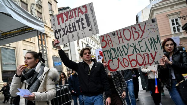 Demonstrace proti výsledkům parlamentních voleb v srbském Bělehradu