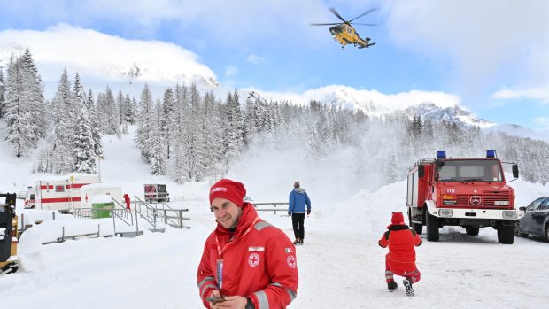 Přívaly sněhu nedovolily ani v neděli alpským lyžařkám odstartovat ve Val di Fassa superobří slalom