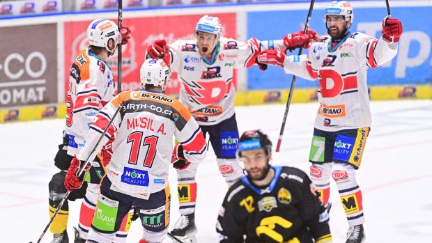 Hokejisté Pardubic slaví druhé vítězství v semifinálové sérii proti Litvínovu