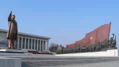Socha Kim Ir-sena na návrší Mansude