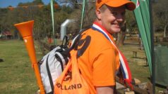 Fanoušci na fotbalovém MS 2010. Oranžová vuvuzela