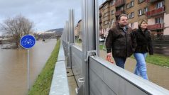 Protipovodňové stěny na střekovském nábřeží v Ústí nad Labem.