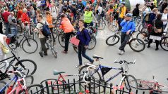Cyklisté dnes jízdou metropolí zahájili kampaň Do práce na kolech