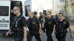 Do Šluknovského výběžku dorazilo 50 policistů z Prahy